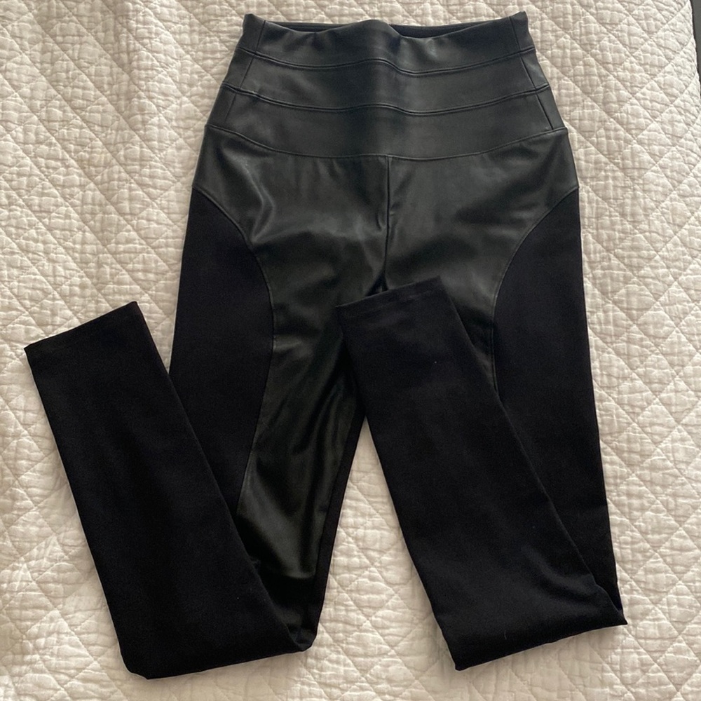 NWT! Bebe blocked corseted leggings. Black. Size XS.